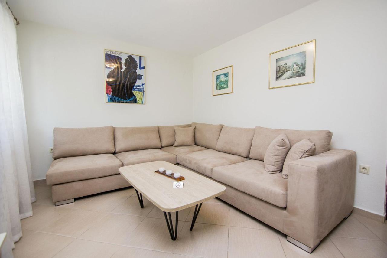 Kasta Bnb Ofrinion Exterior photo