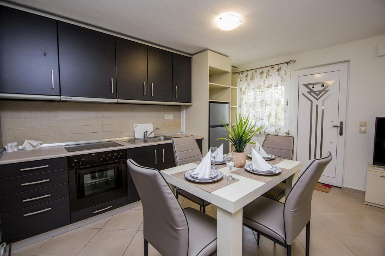 Kasta Bnb Ofrinion Exterior photo