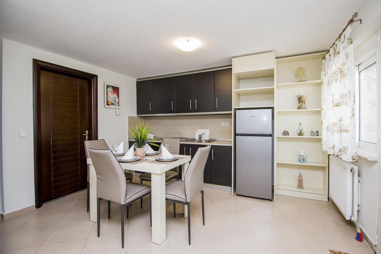 Kasta Bnb Ofrinion Exterior photo