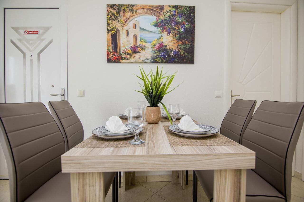 Kasta Bnb Ofrinion Exterior photo